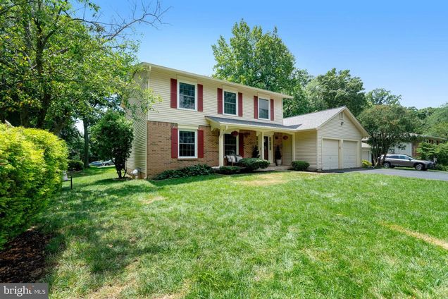 7208 Flower Tuft Court SPRINGFIELD, VA House Active - Photo 1 of 43. Opens carousel modal