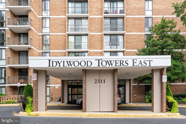 2311 Pimmit Drive Unit 606 FALLS CHURCH, VA Condo Active - Photo 1 of 26. Opens carousel modal