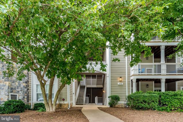 1712 Lake Shore Crest Drive Unit 14