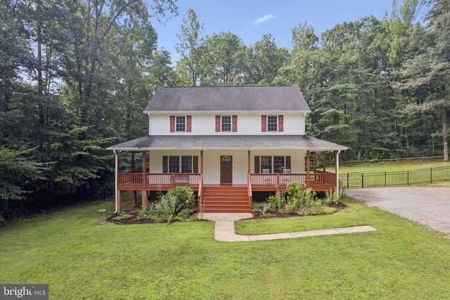 102 Oak Knoll Place