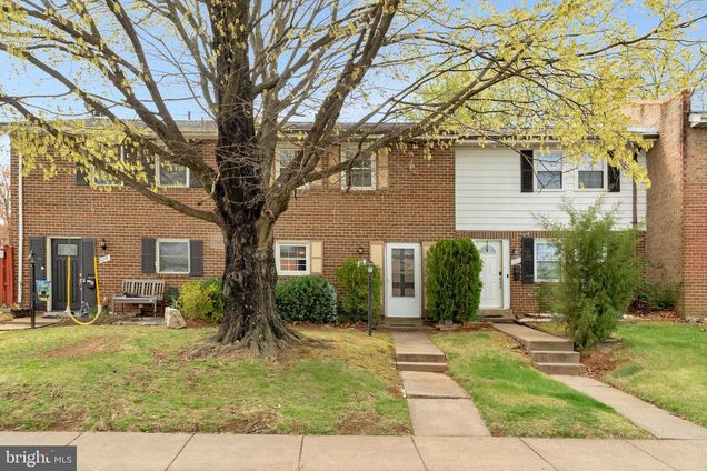 322 E Maple Avenue STERLING, VA Townhouse Sold - Photo 1 of 33. Opens carousel modal