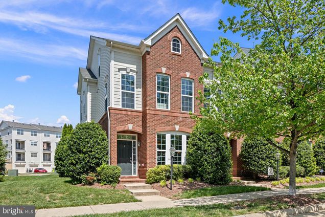 19456 Front Street LEESBURG, VA Townhouse Sold - Photo 1 of 26. Opens carousel modal