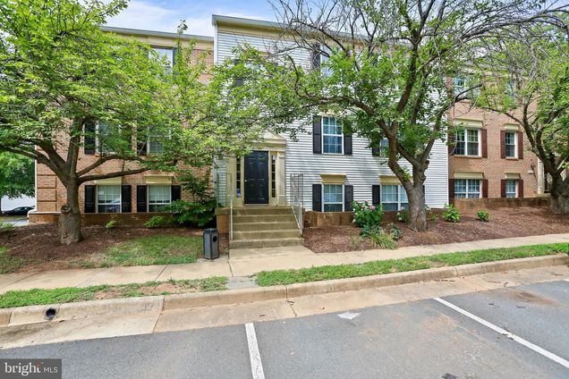 1117 Huntmaster Terrace NE Unit 302 LEESBURG, VA Condo Active - Photo 1 of 22. Opens carousel modal
