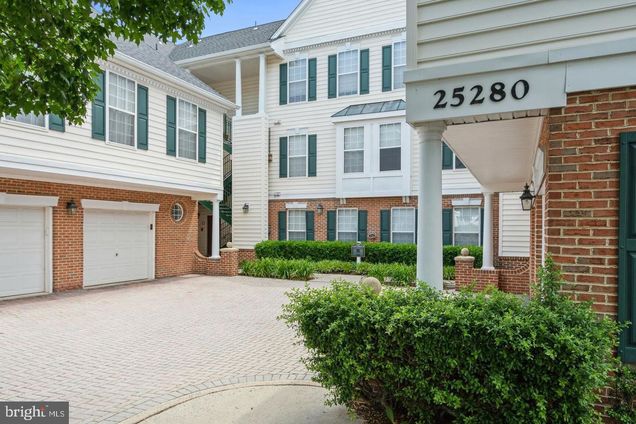 25280 Lake Shore Square Unit 304