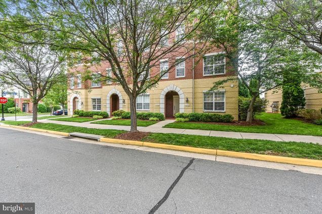 43590 Hampshire Crossing Square LEESBURG, VA House Active - Photo 1 of 20. Opens carousel modal