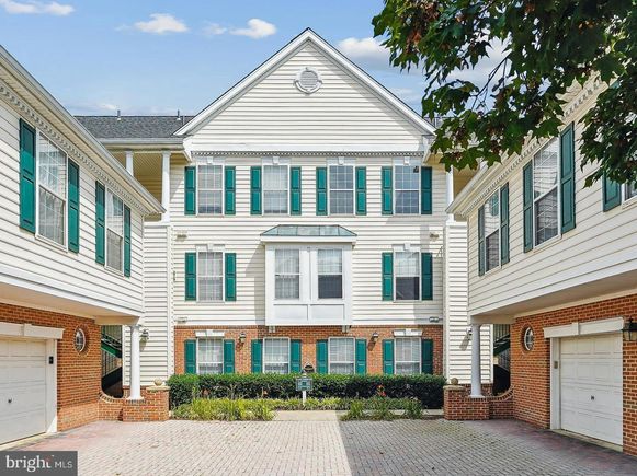25280 Lake Shore Square Unit 303