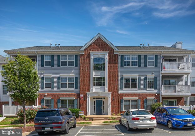 653 Constellation Square SE Unit J LEESBURG, VA Condo Active - Photo 1 of 34. Opens carousel modal