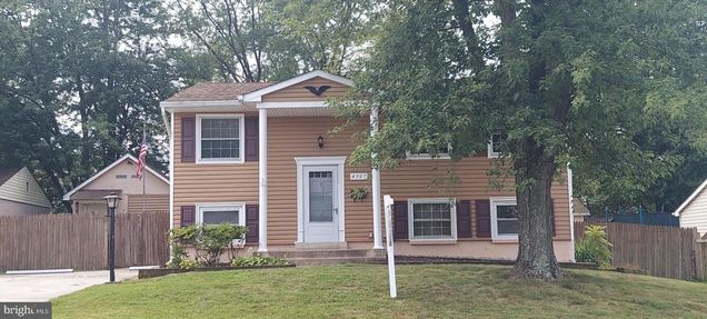 4307 Kenwood Drive WOODBRIDGE, VA House Active - Photo 1 of 27. Opens carousel modal