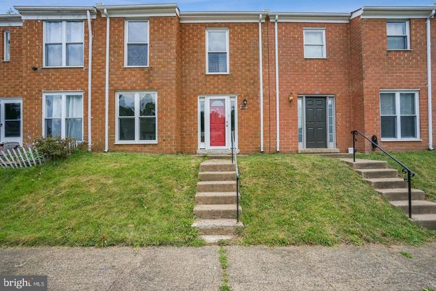 61 Oak Drive STAFFORD, VA Townhouse Active - Photo 1 of 25. Opens carousel modal