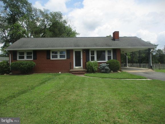 904 Cresthill Road FREDERICKSBURG, VA House Active - Photo 1 of 13. Opens carousel modal