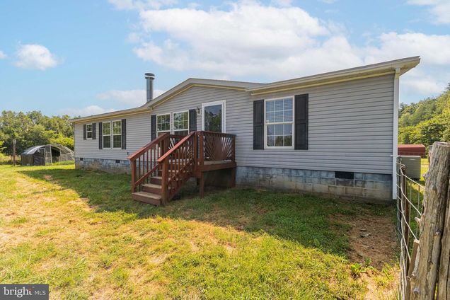 2 Paddock Lane FREDERICKSBURG, VA House Active - Photo 1 of 25. Opens carousel modal