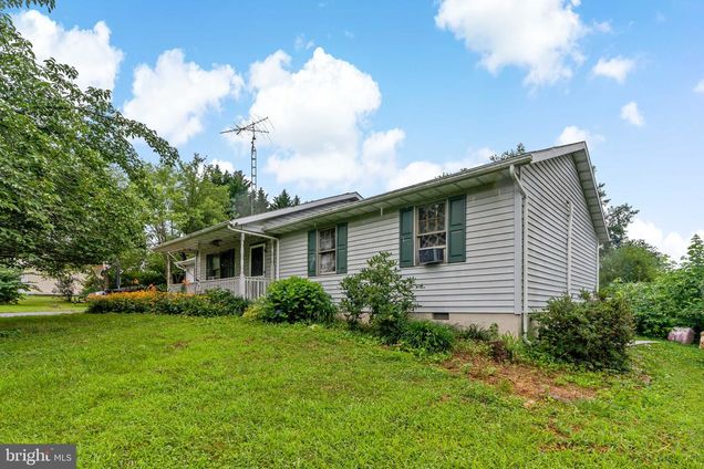 86 Spur Road MARTINSBURG, WV House Active - Photo 1 of 40. Opens carousel modal