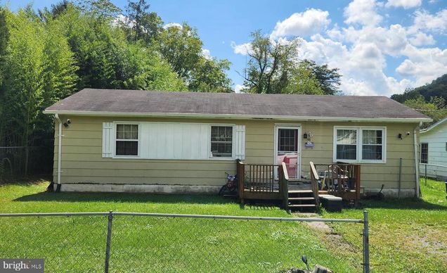 148 Woodlawn Street