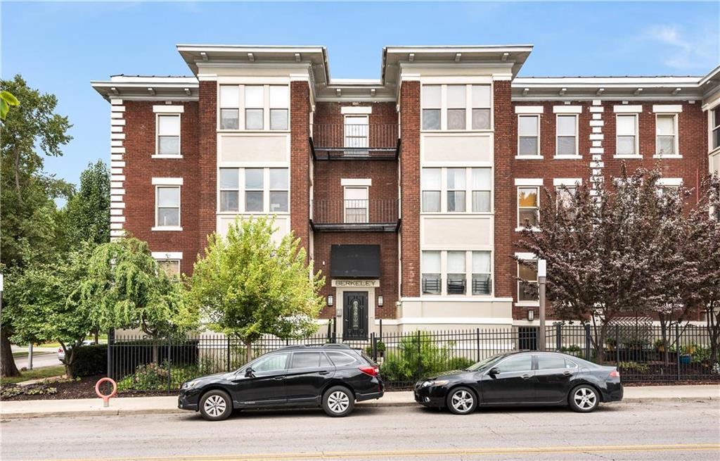 200 E 43rd St Unit 300  