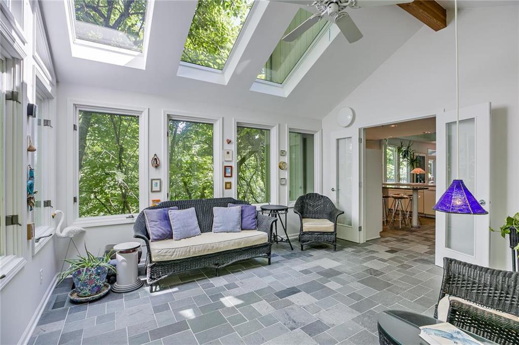 5227 NW Bluff Dr, Parkville, MO 64152 Estately 🧡 MLS 2223454