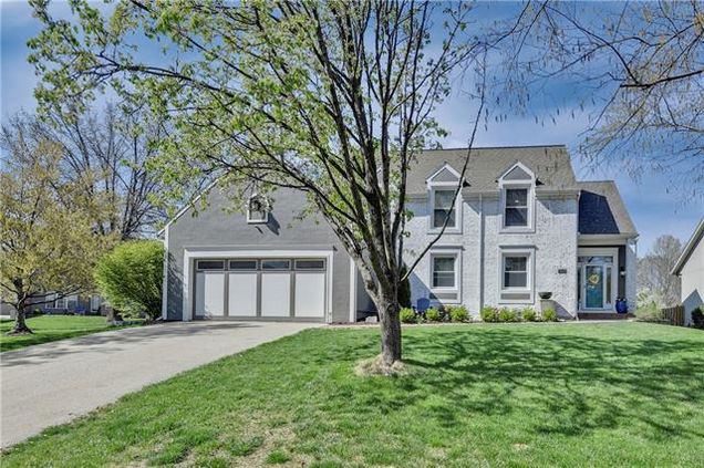 5606 W 124th Street Leawood, KS House Sold - Photo 1 of 47. Opens carousel modal