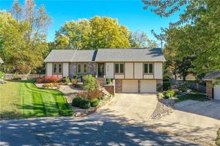 3745 NE Woodland Court