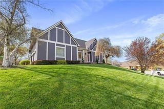 206 NW Redwood Court