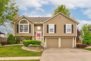 617 SW Westview Drive