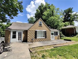 909 N Dickinson Road