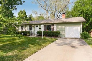 4724 NE Chouteau Drive