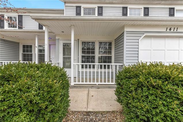 1411 SE 8th Street Lee's Summit, MO Townhouse Sold - Photo 1 of 26. Opens carousel modal