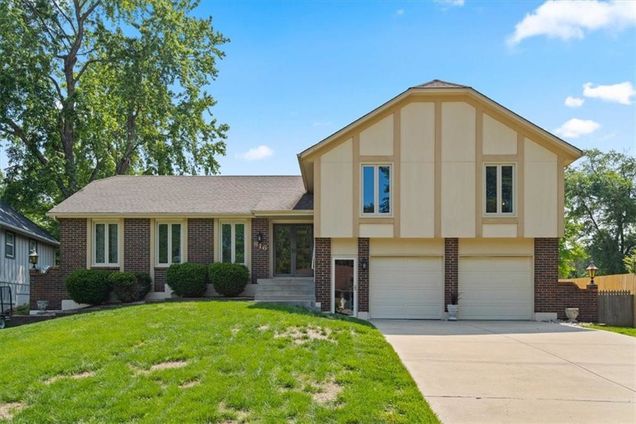 816 NW 16th Street Blue Springs, MO House Sold - Photo 1 of 25. Opens carousel modal