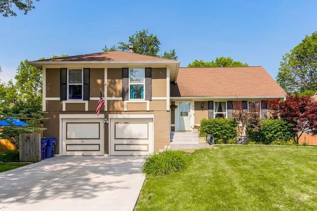 815 NW 16th Street Blue Springs, MO House Sold - Photo 1 of 30. Opens carousel modal