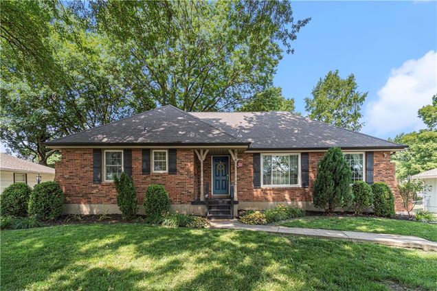 804 NE Magellan Avenue Lee's Summit, MO House Sold - Photo 1 of 31. Opens carousel modal