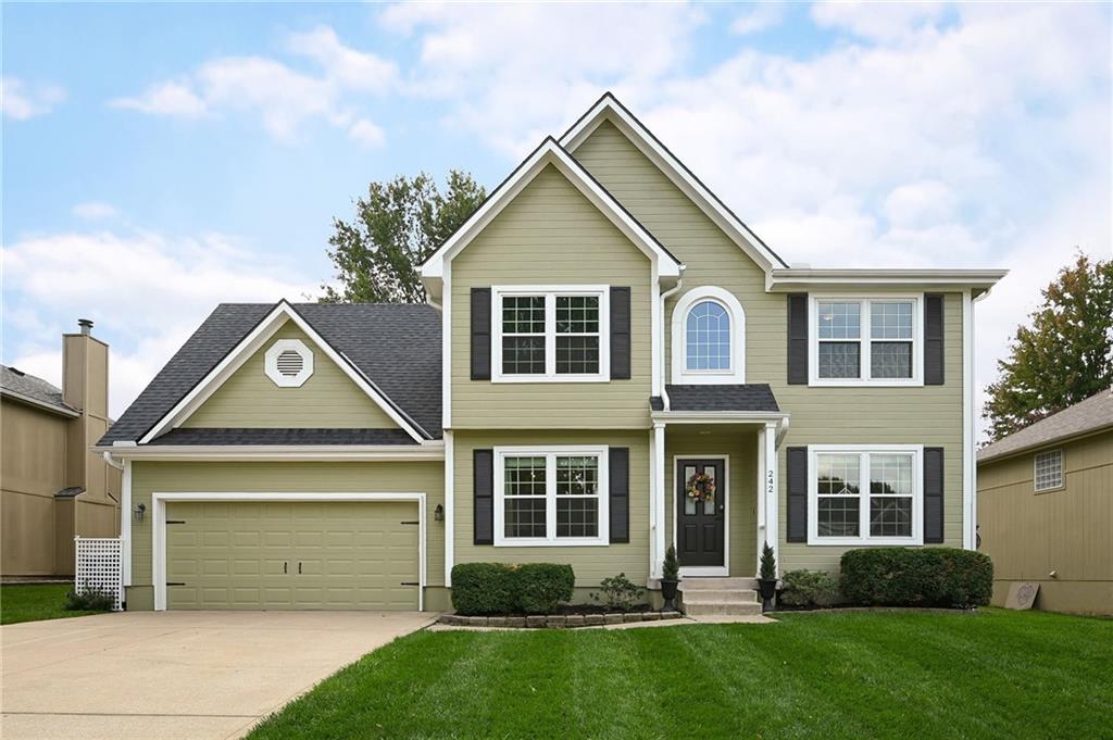 242 NE Chateau Dr  
