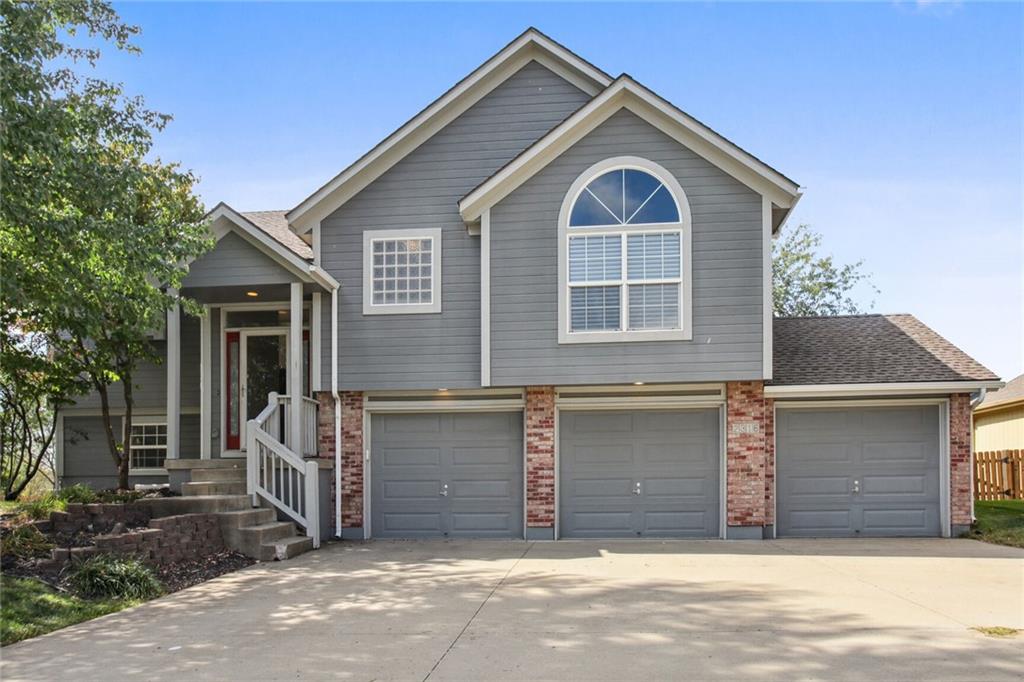 2316 SW Tracker Ln  