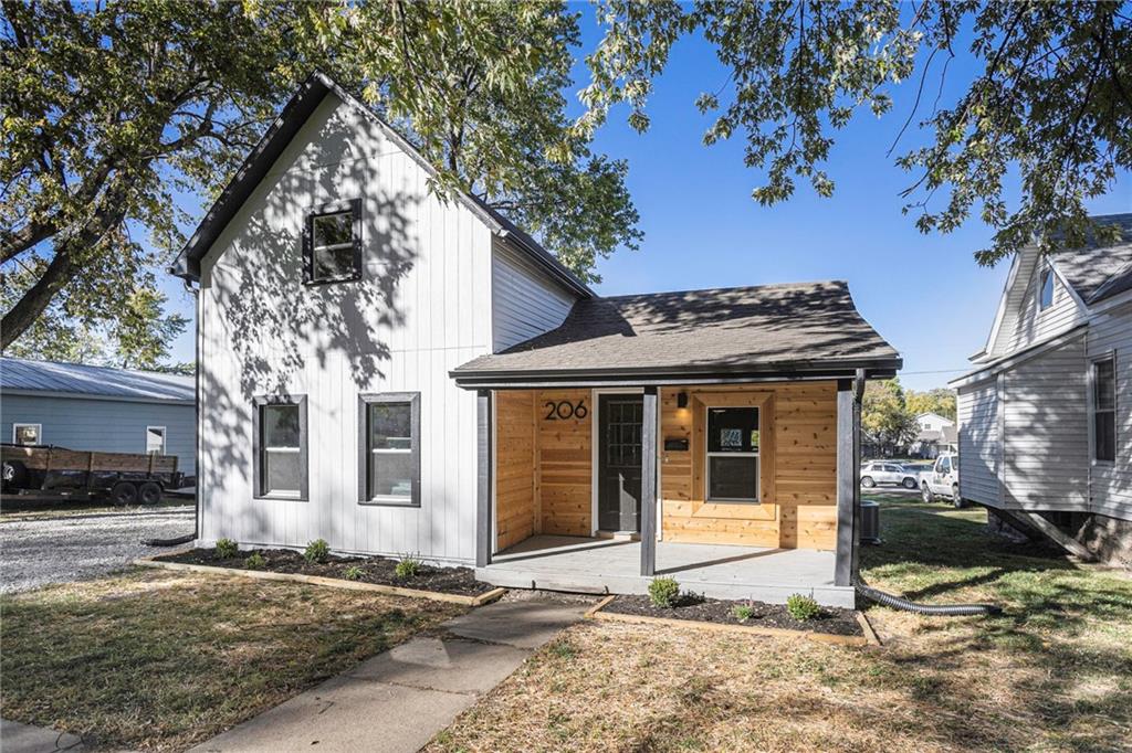 206 W Kaskaskia St  