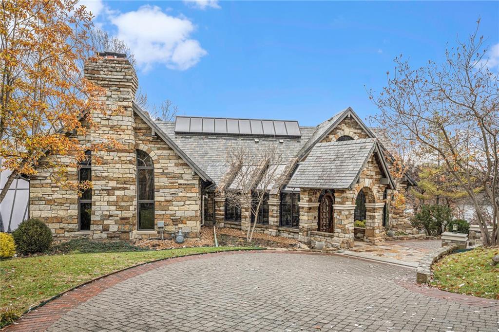 16900 S Stonehaven Dr, Village Of Loch Lloyd, MO 64012 Estately 🧡