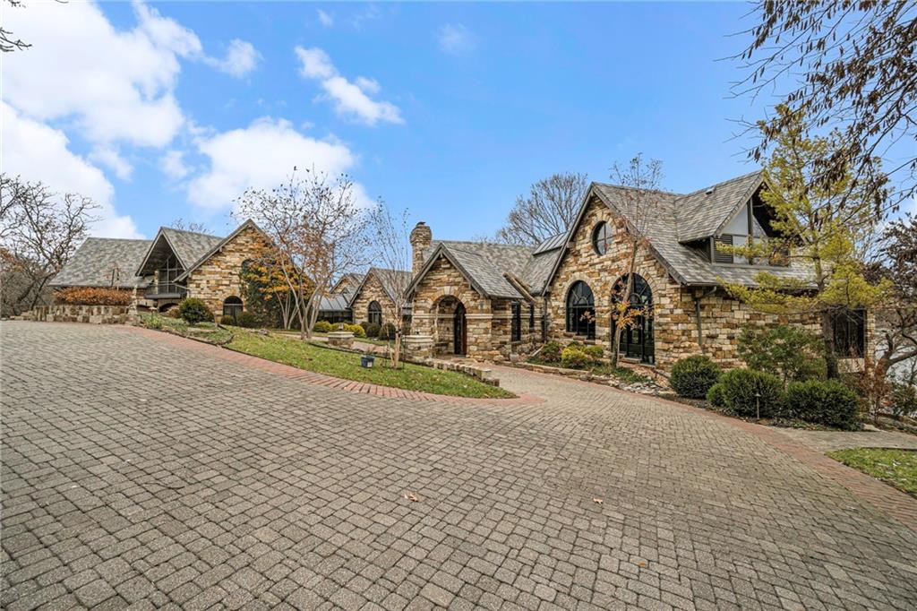 16900 S Stonehaven Dr, Village Of Loch Lloyd, MO 64012 Estately 🧡