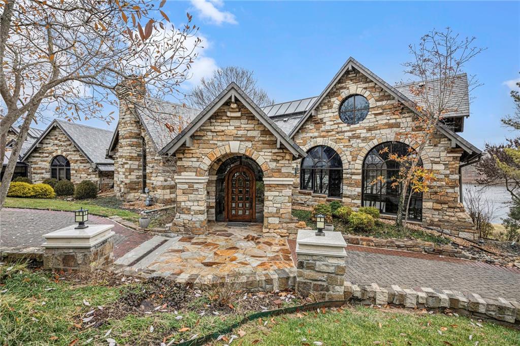 16900 S Stonehaven Dr, Village Of Loch Lloyd, MO 64012 Estately 🧡