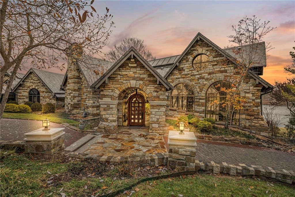 16900 S Stonehaven Dr, Village Of Loch Lloyd, MO 64012 Estately 🧡