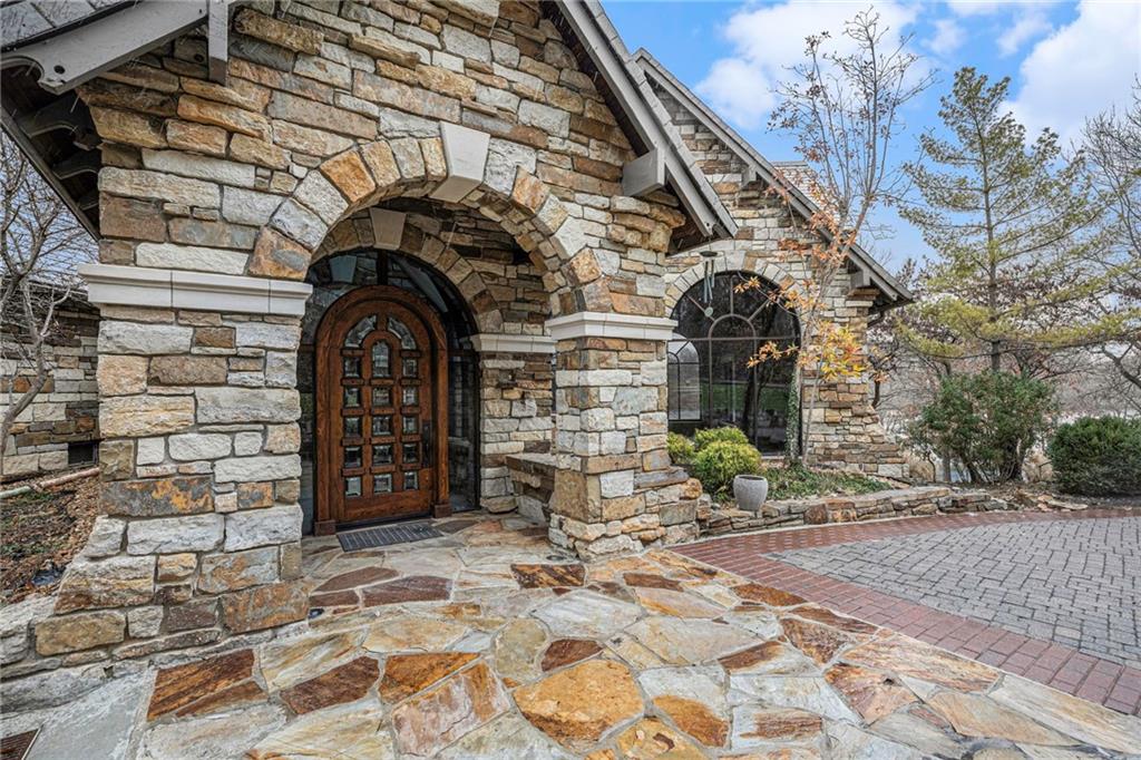 16900 S Stonehaven Dr, Village Of Loch Lloyd, MO 64012 Estately 🧡