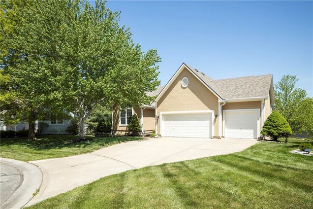 905 SW Lauren Court Lee's Summit, MO House Sold - Photo 1 of 44. Opens carousel modal