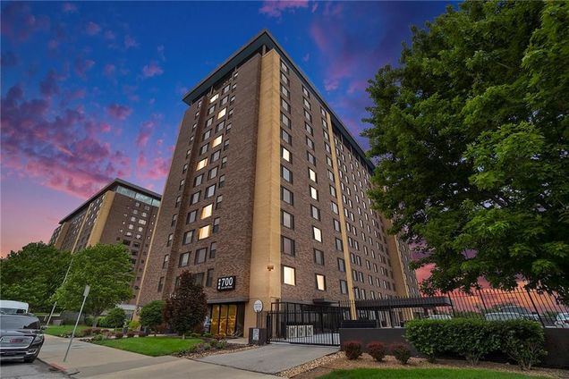 700 E 8th Street Unit 11-M Kansas City, MO Condo Active - Photo 1 of 26. Opens carousel modal