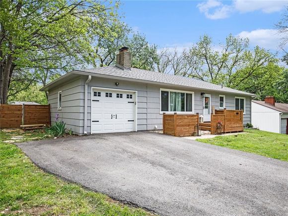 6915 Grandview Street Merriam, KS House Sold - Photo 1 of 25. Opens carousel modal