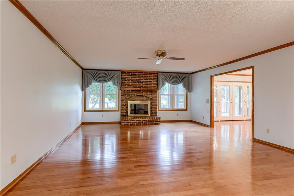 6830 Bluejacket St, Shawnee, KS 66203 Estately 🧡 MLS 2502823