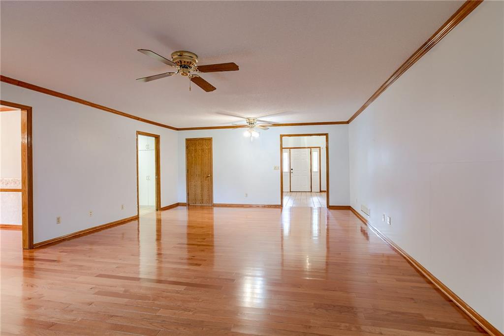 6830 Bluejacket St, Shawnee, KS 66203 Estately 🧡 MLS 2502823