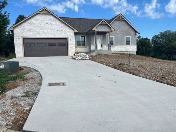 800 SE Cedrus Lane