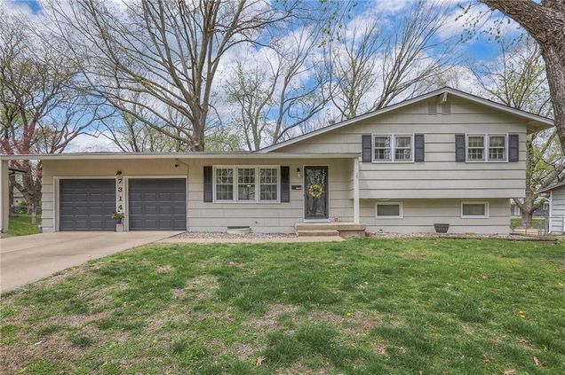 7314 Edgewood Boulevard Shawnee, KS House Sold - Photo 1 of 26. Opens carousel modal