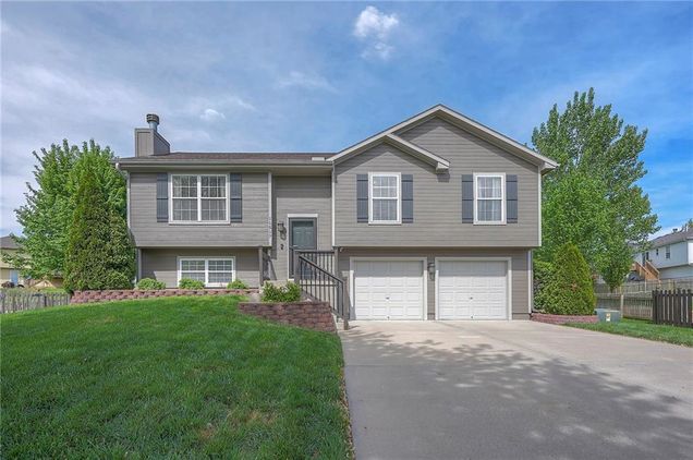 11517 N Laurel Court Kansas City, MO House Sold - Photo 1 of 45. Opens carousel modal