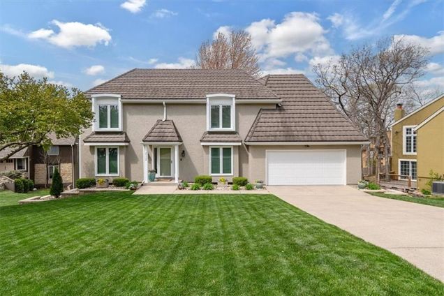 212 NE Landings Circle Lee's Summit, MO House Pending - Photo 1 of 50. Opens carousel modal