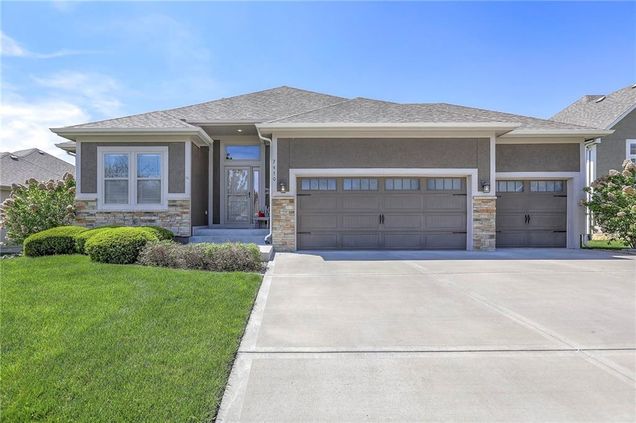 7440 NW Damon Drive Parkville, MO House Sold - Photo 1 of 40. Opens carousel modal