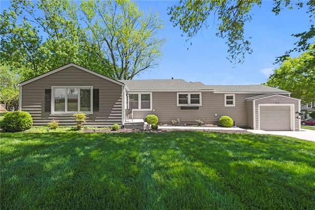 1721 NE Independence Avenue Lee's Summit, MO House Sold - Photo 1 of 31. Opens carousel modal