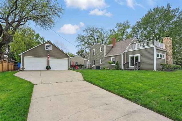 7405 State Line Road Kansas City, MO House Sold - Photo 1 of 51. Opens carousel modal