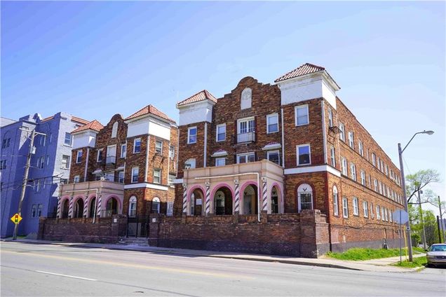 115 119 W 39th Street Kansas City, MO Multifamily Active - Photo 1 of 29. Opens carousel modal